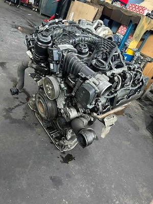 Motor Audi 3.0 TDI 272CP cod CRT, Euro 6, este complet dar este defect, se poate proba - imagine 3