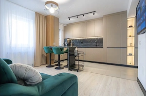 Apartament 2 camere transformat in 3, boxă, balcon și parcare în Tractorul Braşov