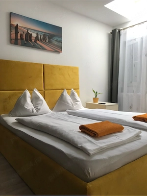 inchiriez apartament la casa 2 camere zina colina