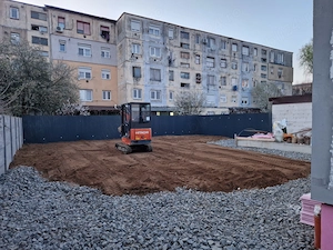 Miniexcavator Hitachi 2T + camionetă basculantă 3,5T | Excavări și transport | Baia Mare