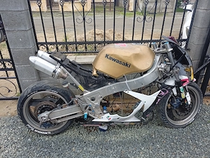 Kawasaki ZX900R