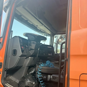 Ansamblu Scania + Semiremorcă Schwarzmüller Anvelope 80-90% Revizuit Complet | ITP 2027 - imagine 4