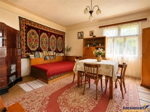 FILM! Proprietate autentica, Bran-Simon, 4.300 mp teren, casa traditionala + anexe - imagine 2
