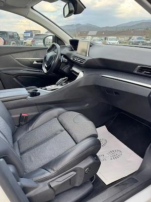 Peugeot 3008 Benzină Cutie automată - imagine 8