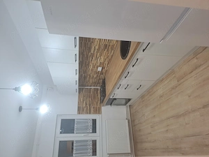 Închiriez apartament 