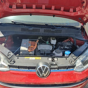 Vand un  VW E up! 2023 Facelift,   avariat partea din spate - imagine 4
