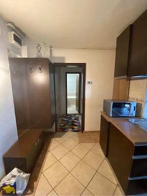 inchiriez 2 camere zona linistita