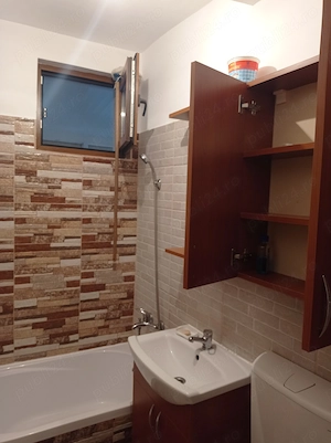 Închiriez apartament parter