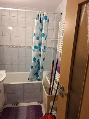 PROPRIETAR Inchiriez apartament 2 camere decomandate - imagine 3