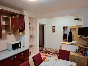 PROPRIETAR Inchiriez apartament 2 camere decomandate