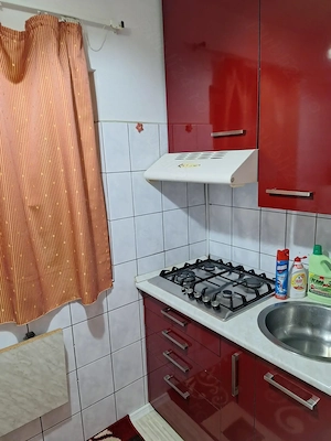 PROPRIETAR Inchiriez apartament 2 camere decomandate - imagine 4