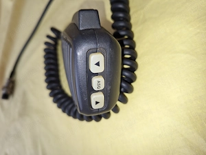 Microfon pentru stații radio CB marca Yosan, echipat cu un cablu spiralat negru, folosit - imagine 5
