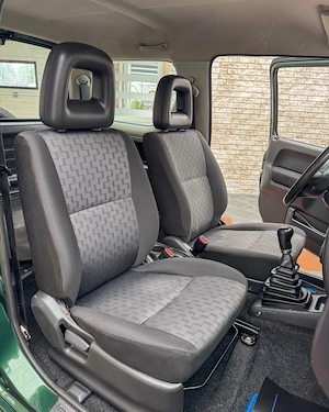 SUZUKI JIMNY 1,3 Benzina . 86 Cp . 4x4 la buton . Garantie 12 luni . Buy-Back . Test-Drive . Livrare - imagine 11