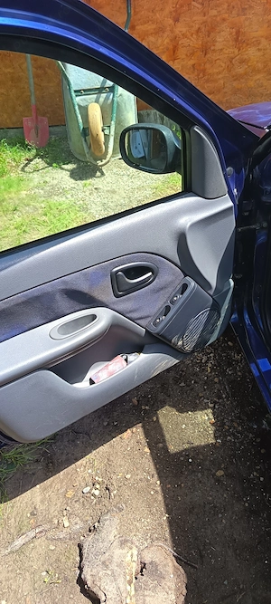 Vând Renault Clio 2 1.2 benzina an 2002 - imagine 9