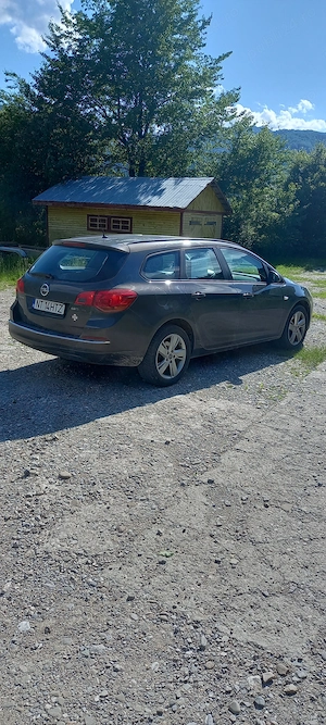 Vând Opel Astra Sports Tourer - 1.7 CDTI - 2013 - 221.500 Km. - imagine 2