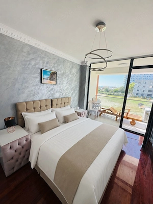 Apartament 2 camere regim hotelier pe zi Mamaia in fata la Phoenicia pe plaja