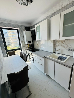 Apartament 2 camere regim hotelier pe zi Mamaia in fata la Phoenicia pe plaja - imagine 3
