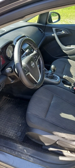 Vând Opel Astra Sports Tourer - 1.7 CDTI - 2013 - 221.500 Km. - imagine 8