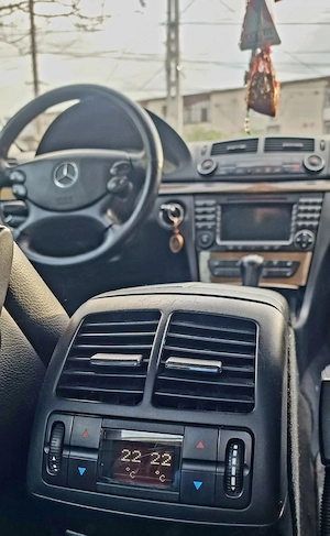 Mercedes E class 320  - imagine 6