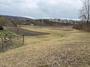 Teren de vânzare 12.228 m  cu casă tradițională   Căzănești, județul Mehedinți