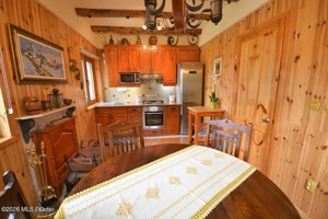 Campulung - Leresti, casa de munte, teren 5503 mp - imagine 7
