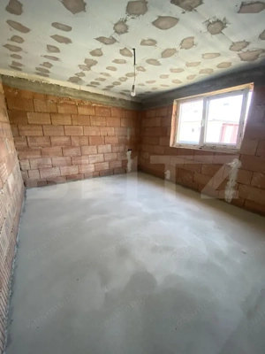 Casa individuala, 4 dormitoare, curte generoasa, garaj, zona linistita