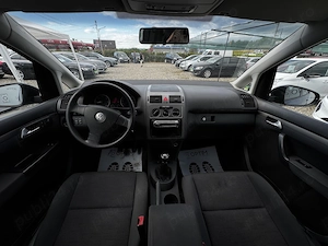 Volkswagen Touran - imagine 9