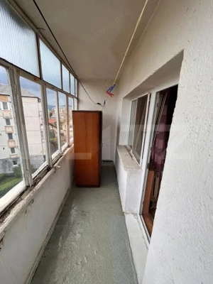 Garsonieră practică, mobilată și bine compartimentată - imagine 7