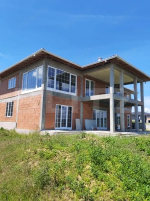 Vilă exclusivistă cu panoramă spectaculoasă și proiect de design interior