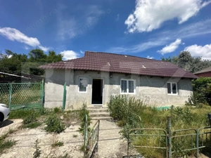 Casa batraneasca renovabila cu teren 22 ari , 10km de Bistrita