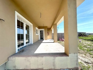 Duplex despartit prin camera tehnica - 5 camere - zona foarte buna-Mosnita Noua - imagine 2