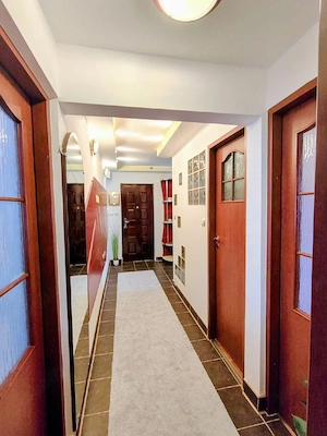 Vând apartament decomandat 2 camere 54,3 m , zona Linzz, et. 2, loc parcare, preț negociabil