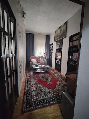 Direct proprietar, vând apartament la casa zona rezidențială 