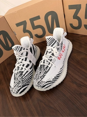 Adidasi yeezy zebra 350 V2