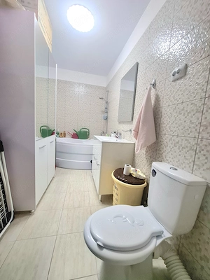 Apartament 3 camere, 84 mp utili, 2 băi+ terasă 17 mp,zona N Rm Vâlcea - imagine 11