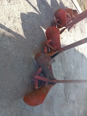 Rarițe   pluguri de mușuroit pentru motosapă sau cultivator. 6 bucăți disponibile. Stare bună. Se vâ