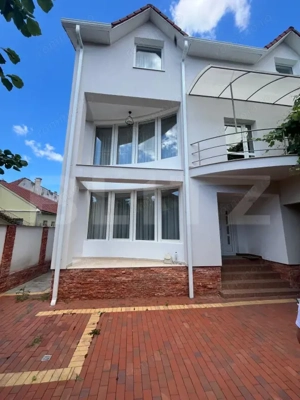 Casă de vânzare, 5 camere, 280 mp - Ultracentral, Bistrița