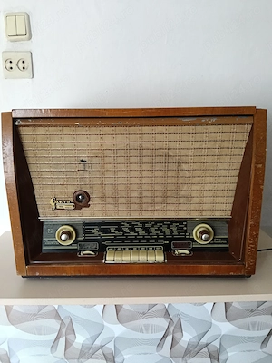 Radiolă vintage pe lămpi  Sakta  (Anii '60)   Piesă de colecție   RestaurareDescriere:Vând radiolă v