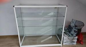 Pult din sticlă 