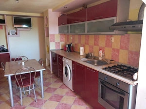 Vând APARTAMENT (65 mp) 2 CAMERE + Living mare (camere decomandate) - imagine 3