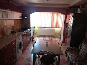 Vând APARTAMENT (65 mp) 2 CAMERE + Living mare (camere decomandate) - imagine 2