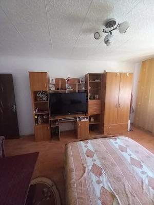 Vând APARTAMENT (65 mp) 2 CAMERE + Living mare (camere decomandate) - imagine 6
