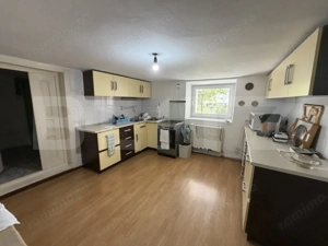 Casă de vanzare, 5 camere și un teren de 500 mp - imagine 4