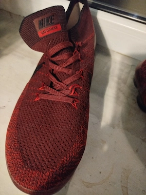 vind Adidas vapormax noi originali Franța culoare burgundy , vișinii 