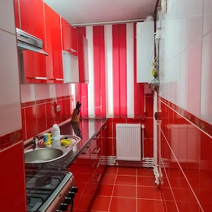 închiriez apartament 