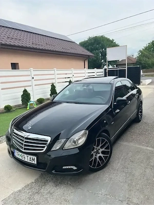 Vând Mercedes E350