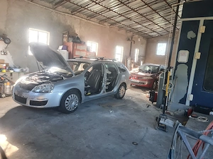 Exzecut lucrări de Vopsitorie auto şi industrială
