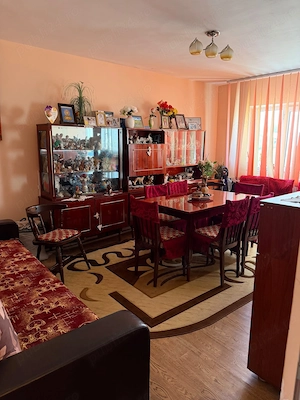 Vând apartament 3 camere decomandat