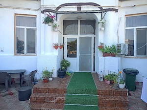 casa piata centrala 3 camere garaj curte centrala  - imagine 3