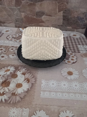 Vând brânza!